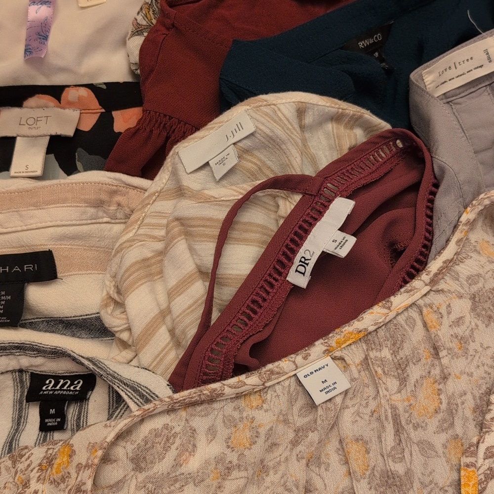 Lot of 14 Women’s Blouses Bundle Mixed Colors Work Office Tops - Size S - Picture 10 of 10